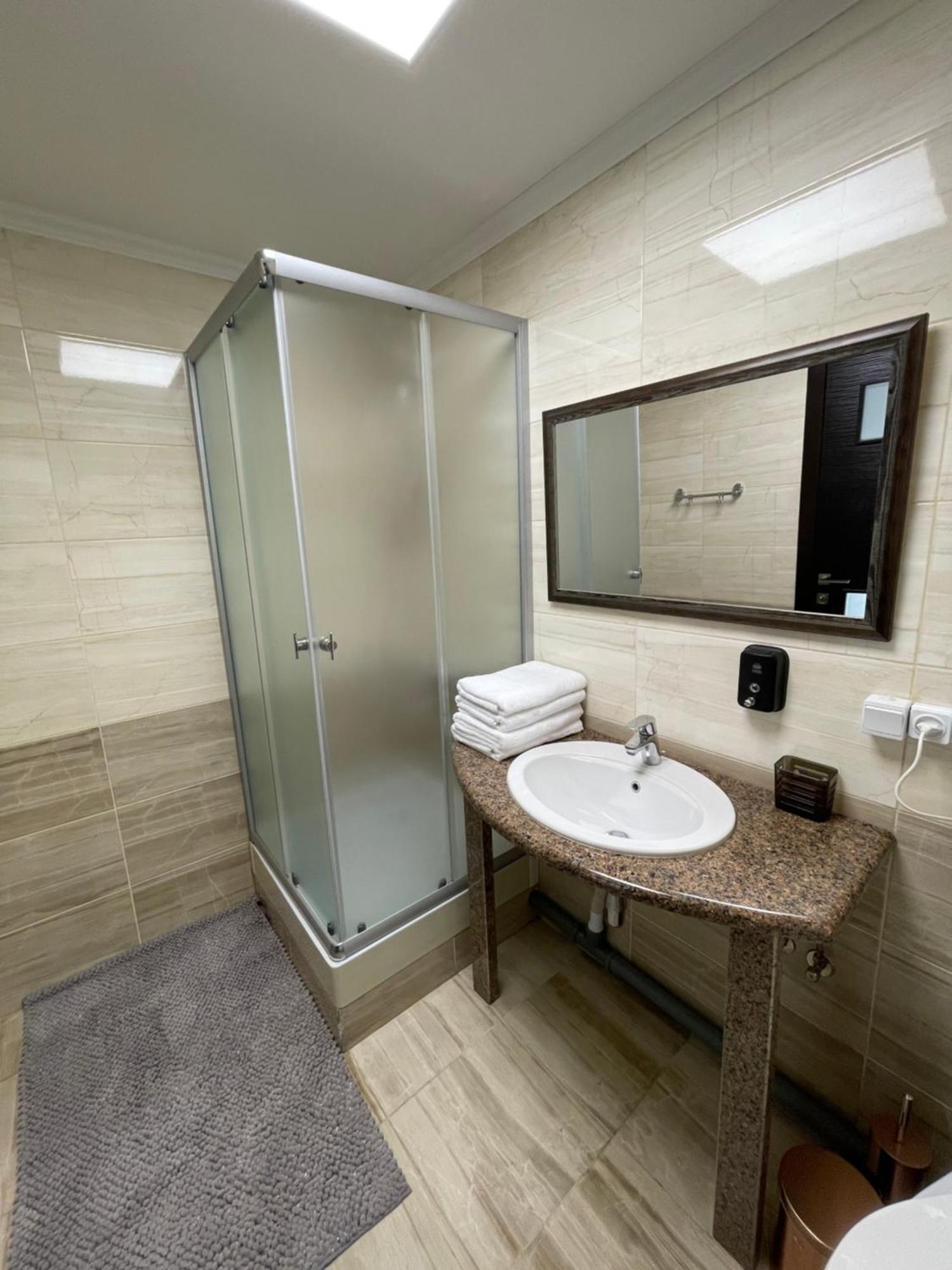 Family Apartment Vinnytsia Bagian luar foto